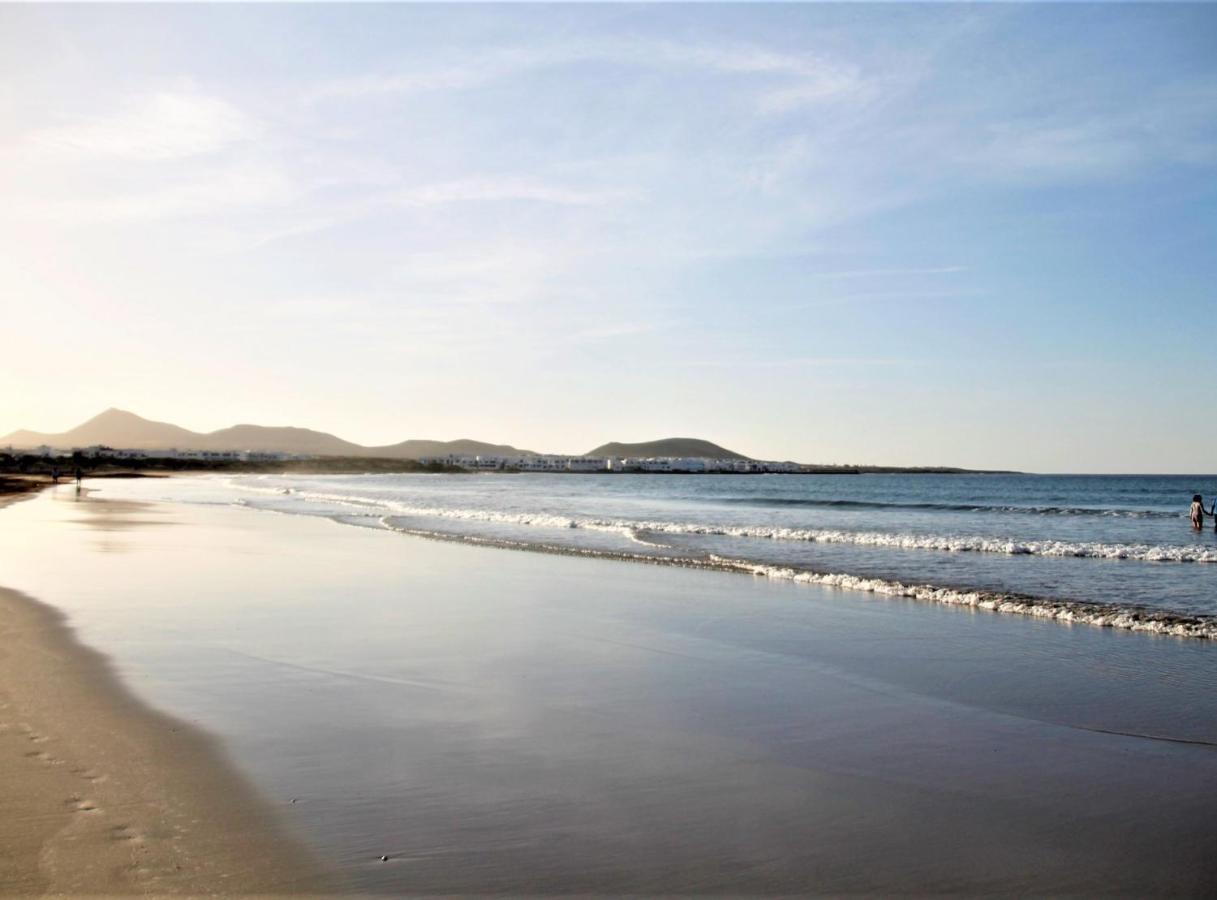 Canaryislandshost L Famara Surfer Kültér fotó