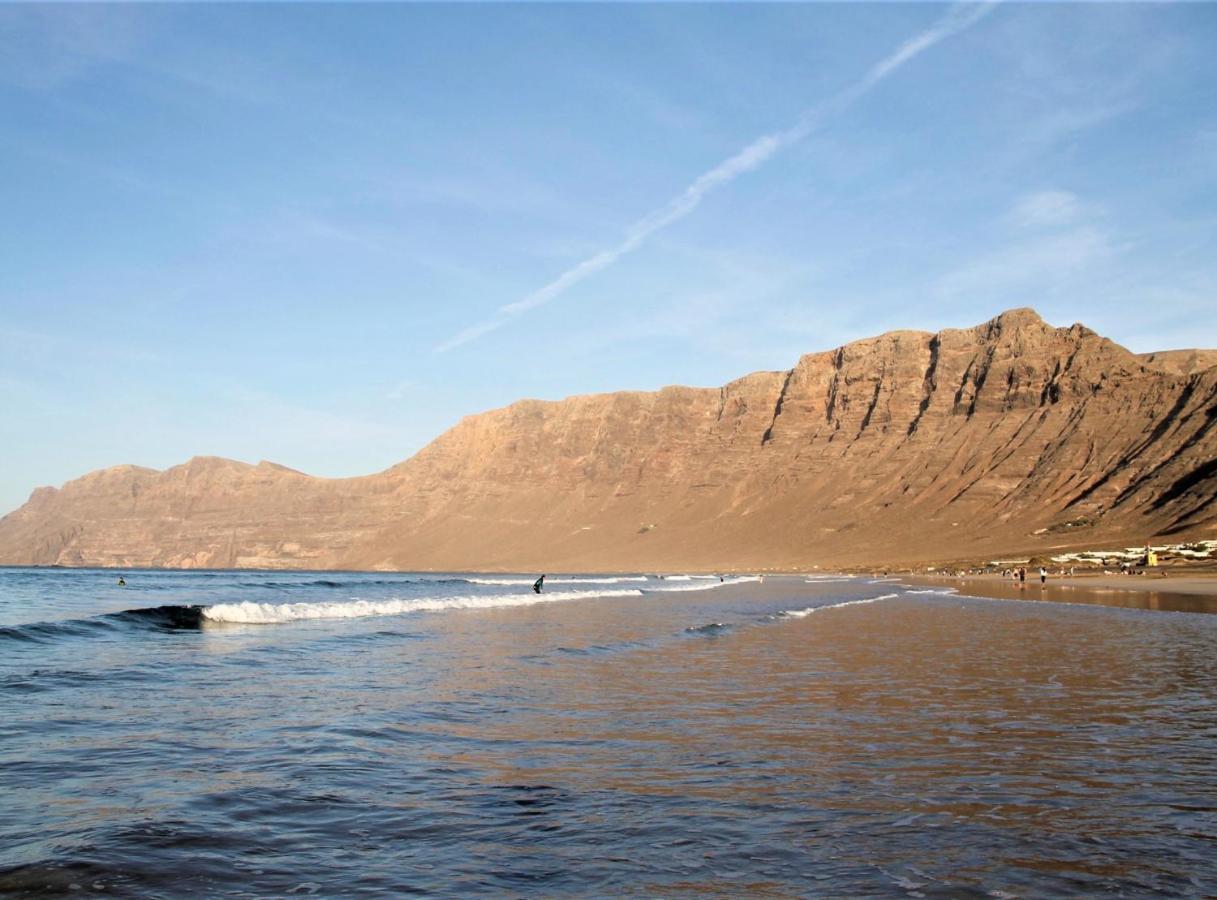Canaryislandshost L Famara Surfer Kültér fotó